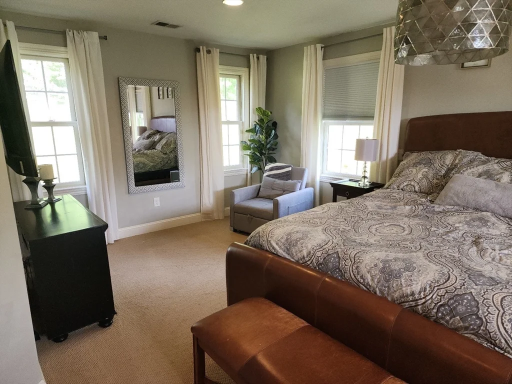 4 bed, 2 bath apartment for rent at 5 Robin Dr Unit 5, Grafton — photo 13 of 29