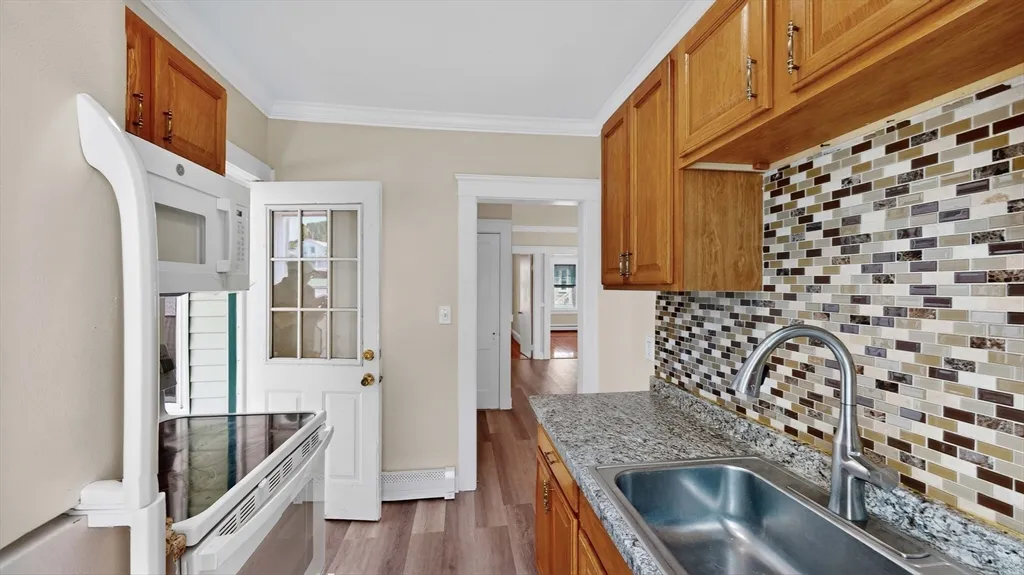 3 bed, 1 bath apartment for rent at 5 Ropes Unit 1, Salem — photo 4 of 7