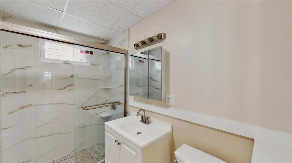 3 bed, 1 bath apartment for rent at 5 Ropes Unit 1, Salem — photo 5 of 7