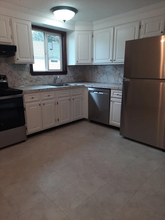 2 bed, 1 bath apartment for rent at 5 Royal Dane Dr Unit 45, Marshfield — photo 4 of 5
