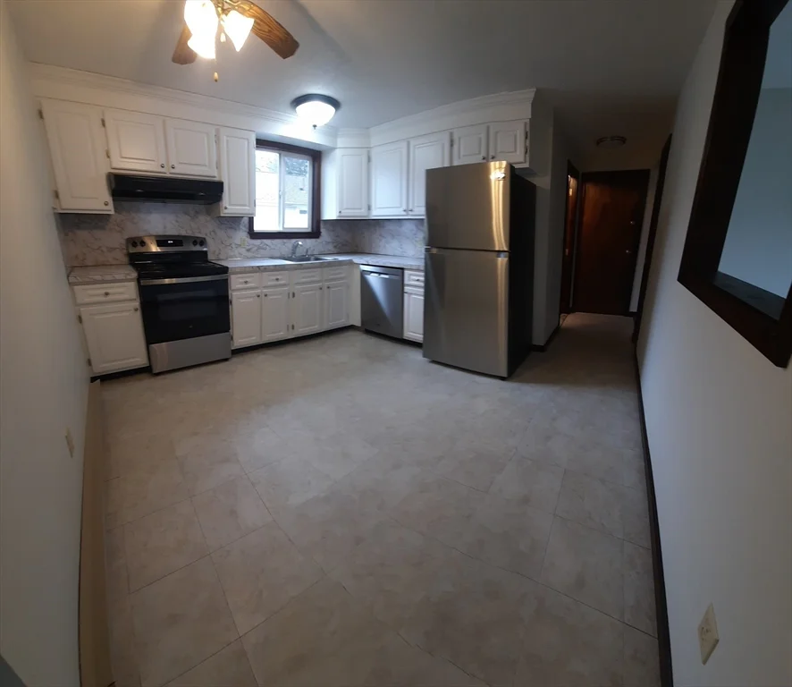 2 bed, 1 bath apartment for rent at 5 Royal Dane Dr Unit 45, Marshfield — photo 3 of 5