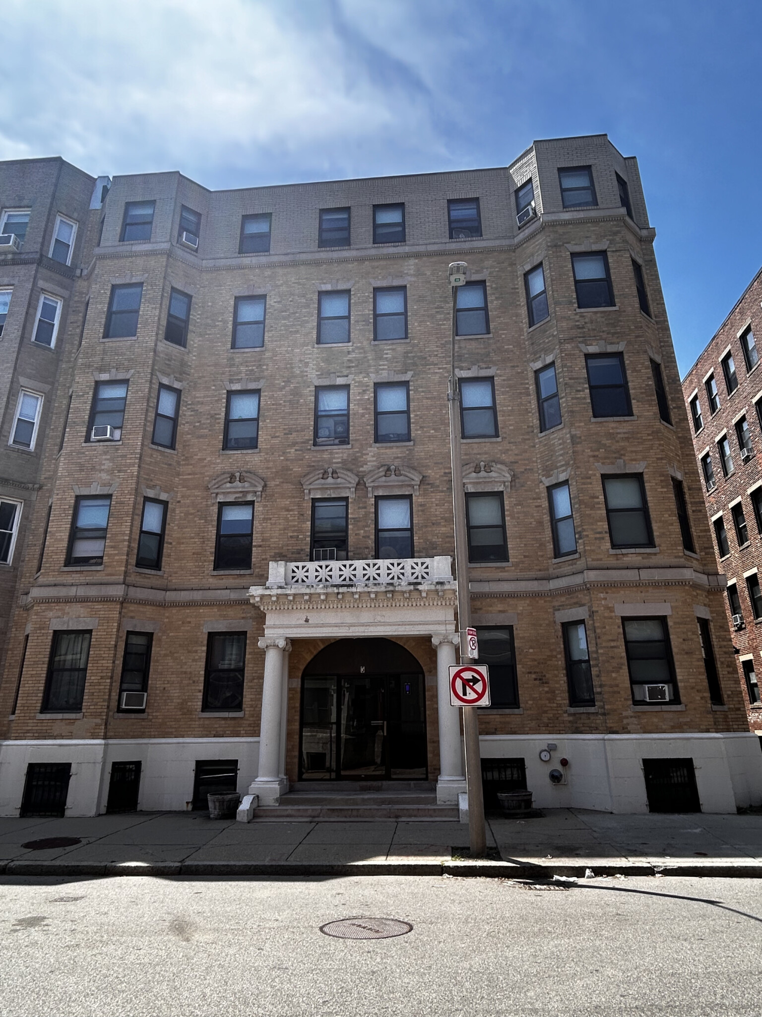 Studio bed, 1 bath apartment for rent at 5 Royce Rd Unit 25, Allston — photo 9 of 13