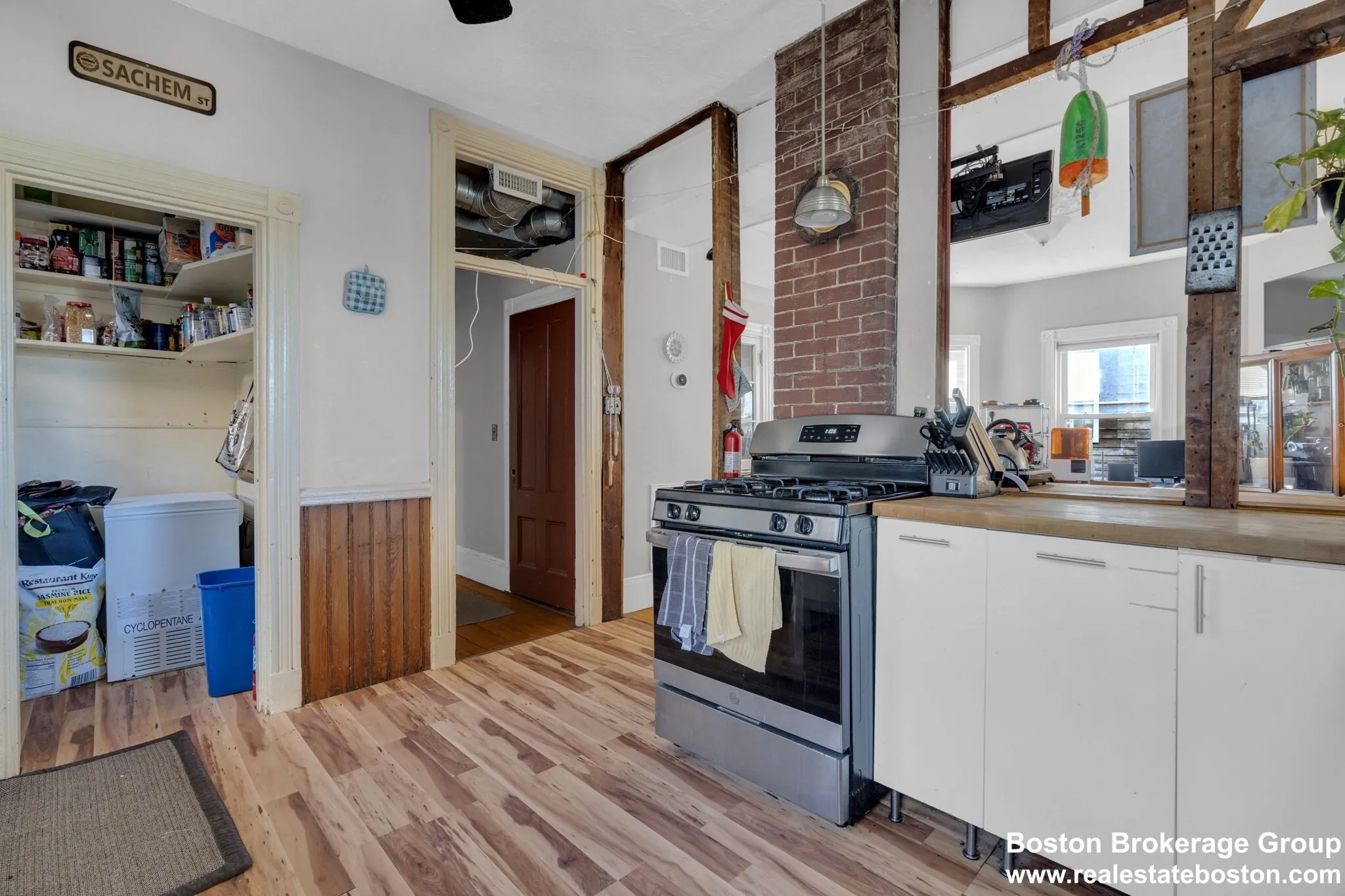 6 bed, 2 bath apartment for rent at 5 Sachem St Unit 3, Mission Hill — photo 2 of 21