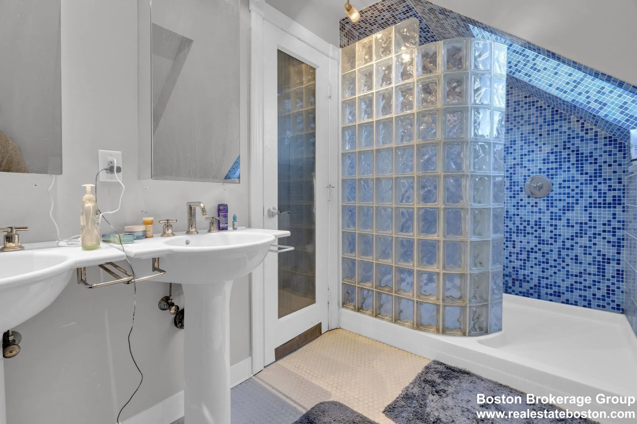 6 bed, 2 bath apartment for rent at 5 Sachem St Unit 3, Mission Hill — photo 15 of 21