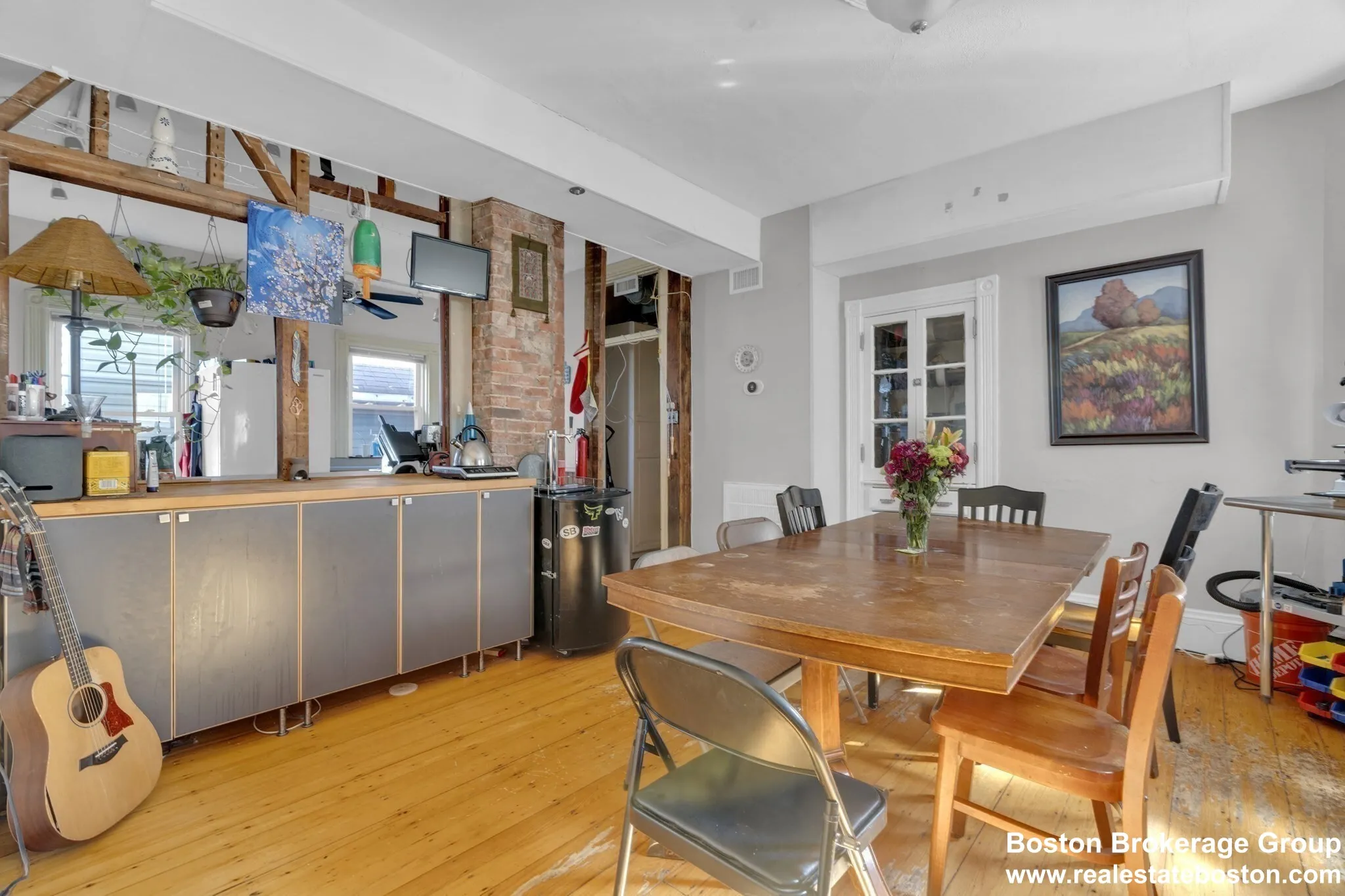 6 bed, 2 bath apartment for rent at 5 Sachem St Unit 3, Mission Hill — photo 4 of 21