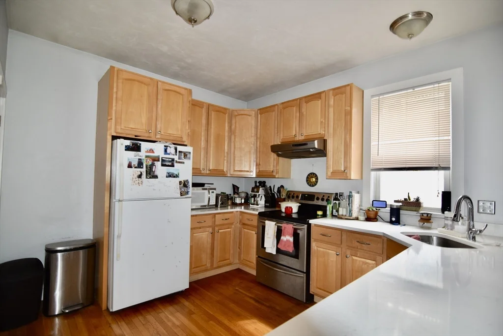 2 bed, 1 bath apartment for rent at 5 Sea View Ter Unit 3, Dorchester — photo 11 of 16