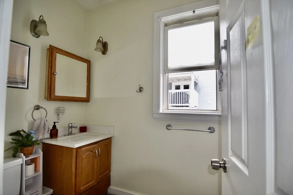 2 bed, 1 bath apartment for rent at 5 Sea View Ter Unit 3, Dorchester — photo 6 of 16