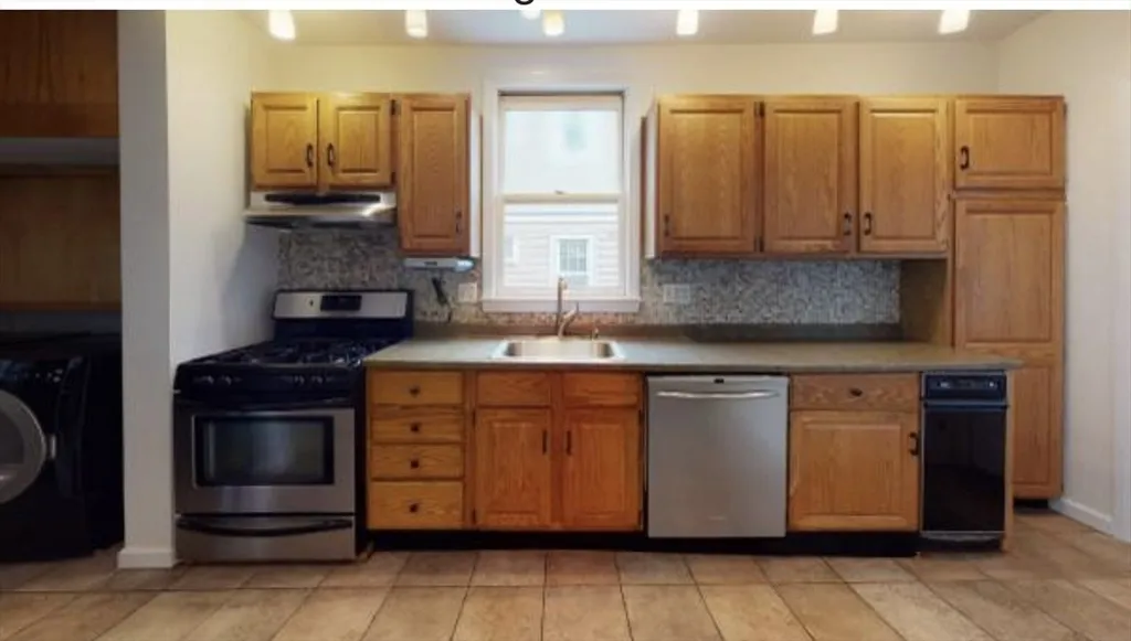 2 bed, 1 bath apartment for rent at 5 Seagrave Rd Unit 1, North Cambridge — photo 1 of 13