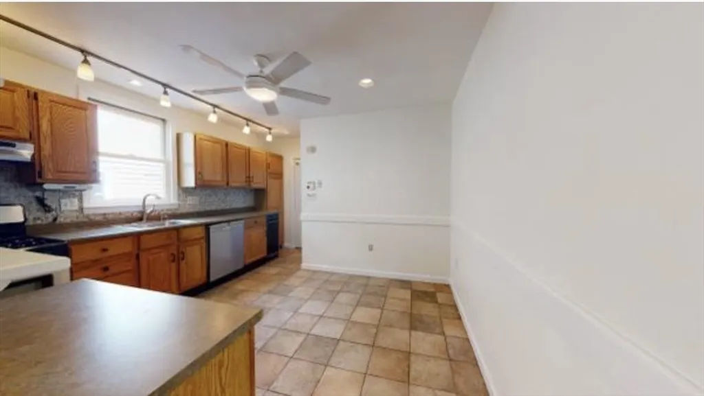 2 bed, 1 bath apartment for rent at 5 Seagrave Rd Unit 1, North Cambridge — photo 3 of 13