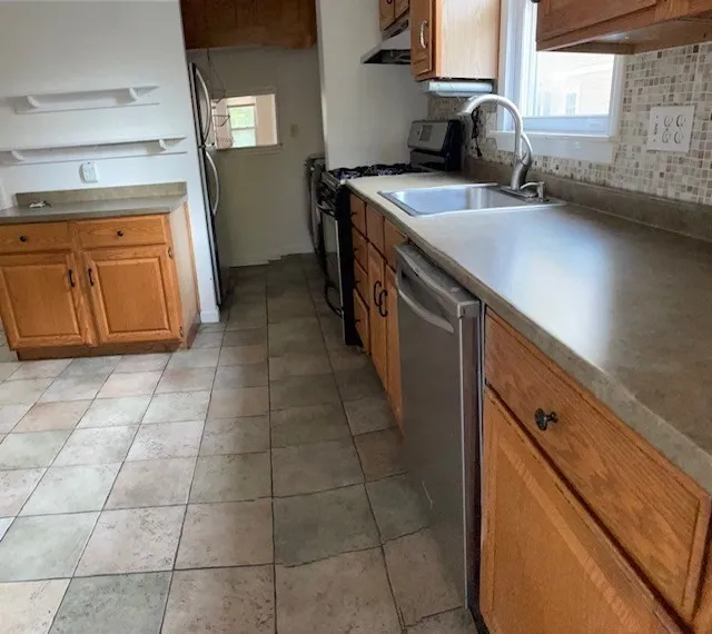 2 bed, 1 bath apartment for rent at 5 Seagrave Rd Unit 1, North Cambridge — photo 4 of 13