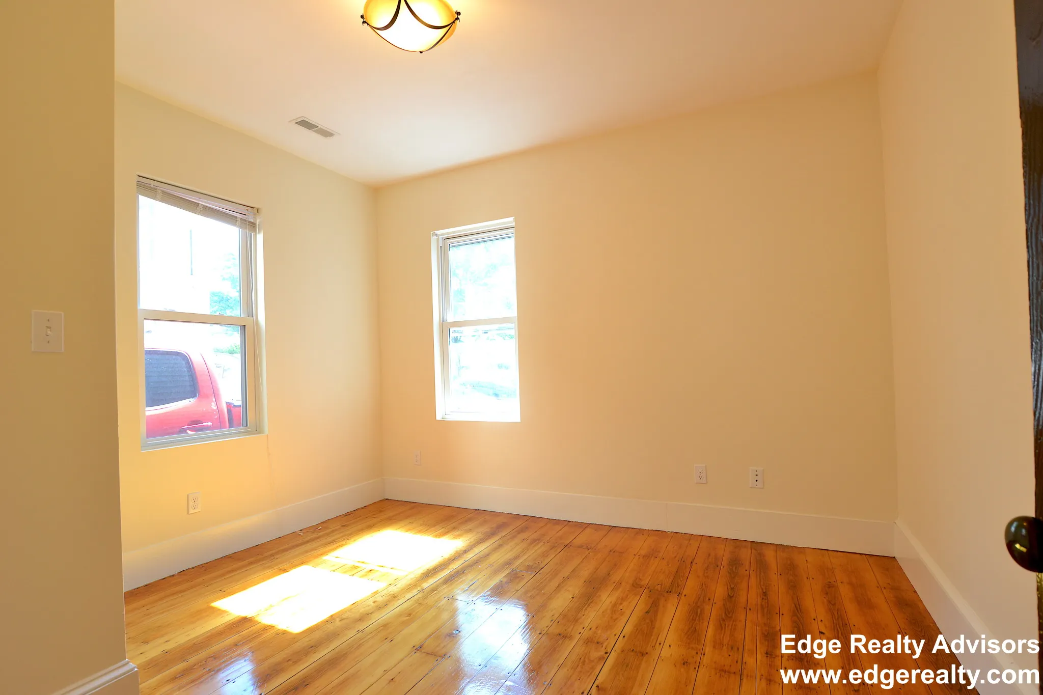 3 bed, 2 bath apartment for rent at 5 Smythe St Unit 1, Brookline Hills — photo 4 of 8