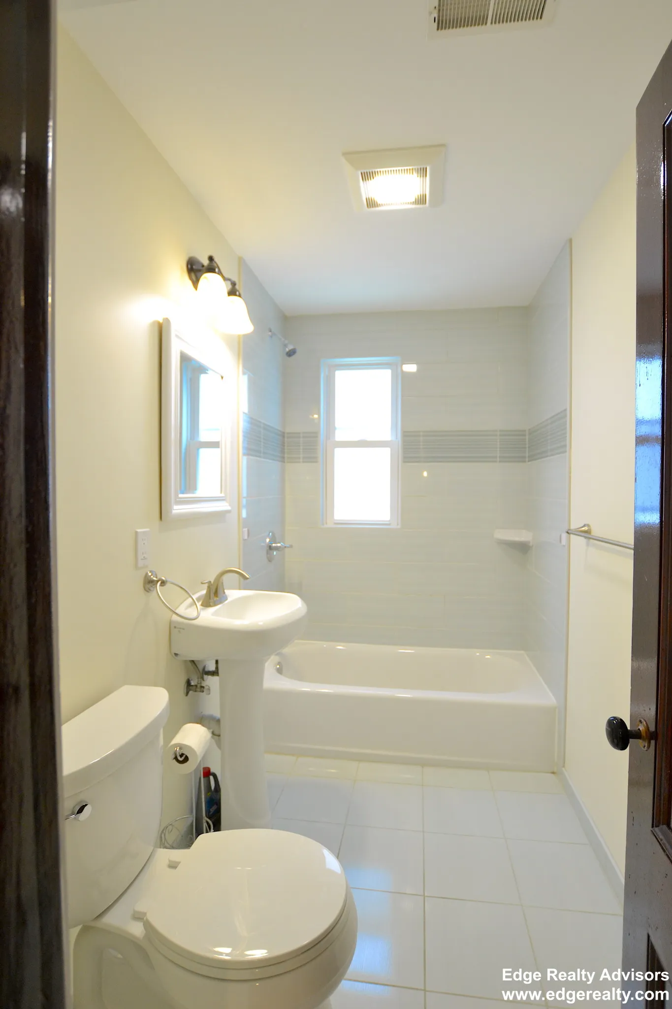 3 bed, 2 bath apartment for rent at 5 Smythe St Unit 2, Boylston Street — photo 5 of 8