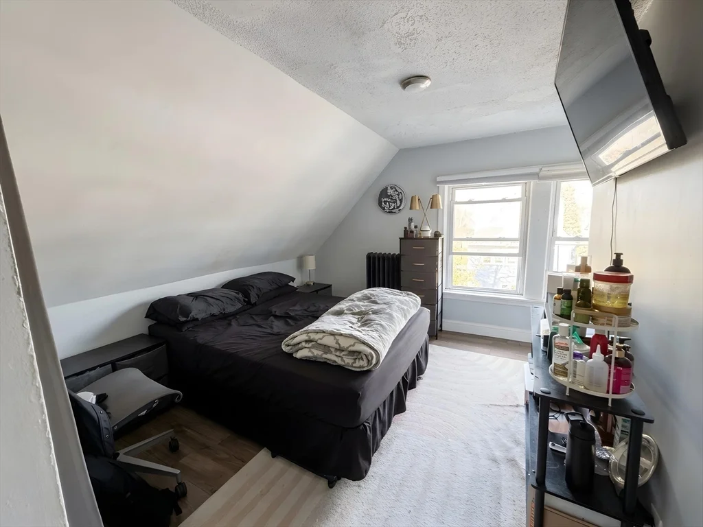 5 bed, 2 bath apartment for rent at 5 Sorrento St Unit 2, Allston — photo 10 of 13