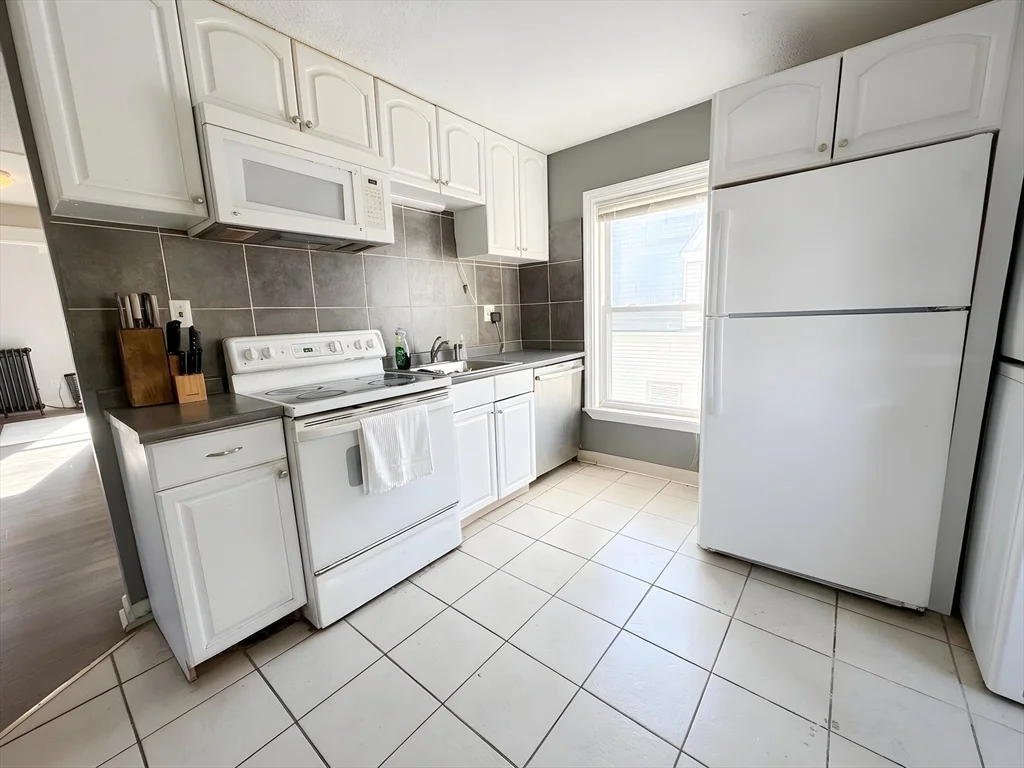 5 bed, 2 bath apartment for rent at 5 Sorrento St Unit 2, Allston — photo 5 of 13