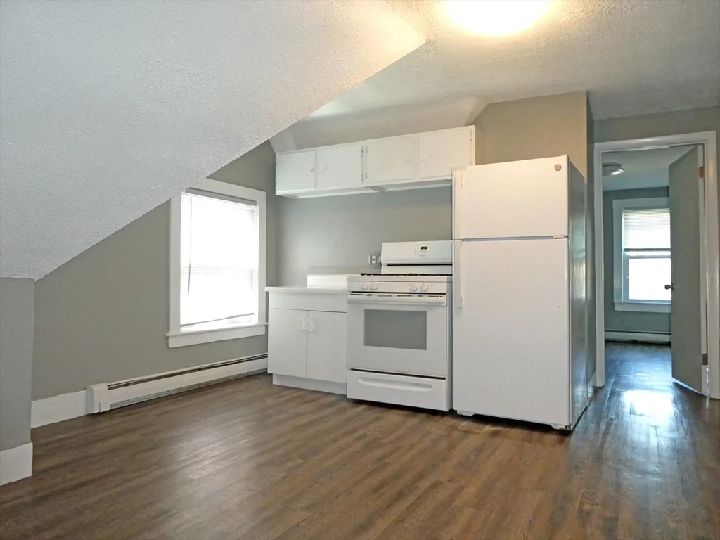 2 bed, 1 bath apartment for rent at 5 Southwick St Unit 3, Middleboro — photo 2 of 18