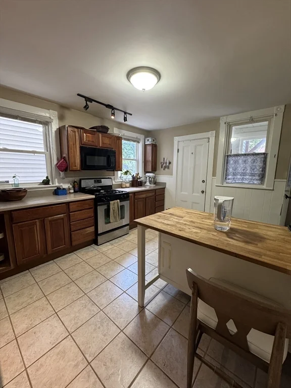 2 bed, 1 bath apartment for rent at 5 Spring Park Ave Unit 1, Jamaica Plain — photo 8 of 24