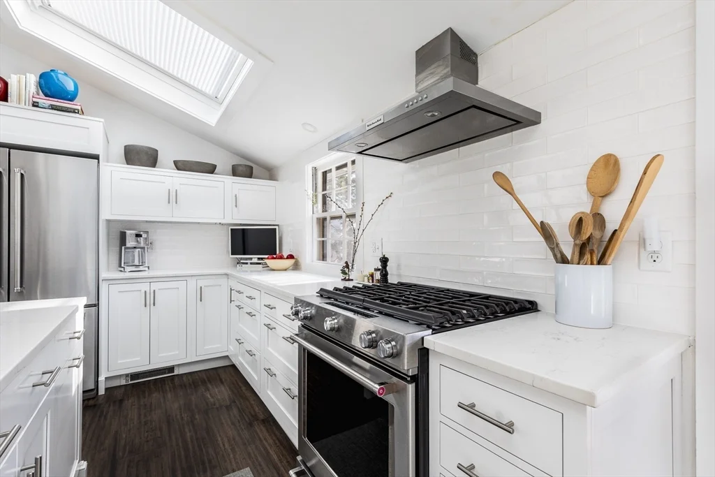 2 bed, 2 bath apartment for rent at 5 Stacey Ct Unit 2, Marblehead — photo 6 of 21
