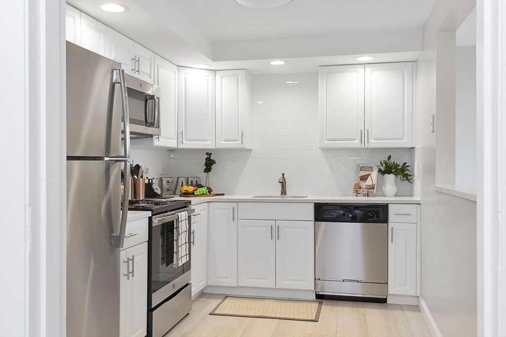 1 bed, 1 bath apartment for rent at 5 Stonehill Dr Unit 5G, Stoneham — photo 4 of 10