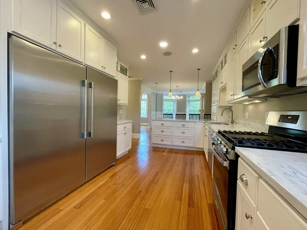 3 bed, 2 bath apartment for rent at 5 Strathmore Rd Unit 3, Brookline — photo 11 of 17