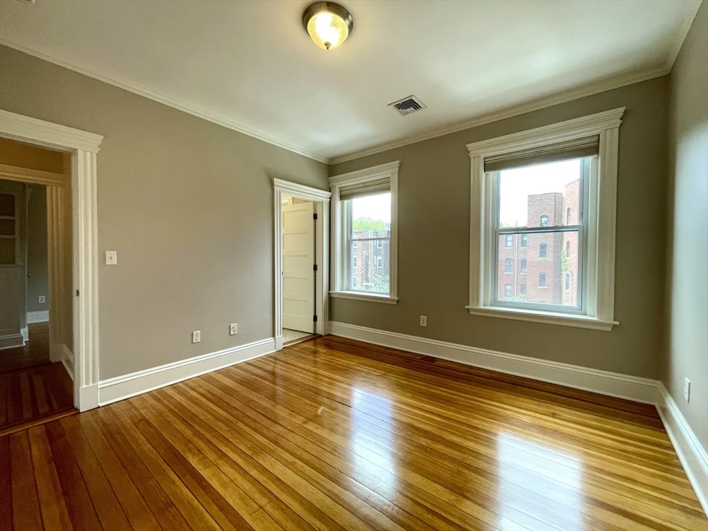 3 bed, 2 bath apartment for rent at 5 Strathmore Rd Unit 3, Brookline — photo 5 of 17