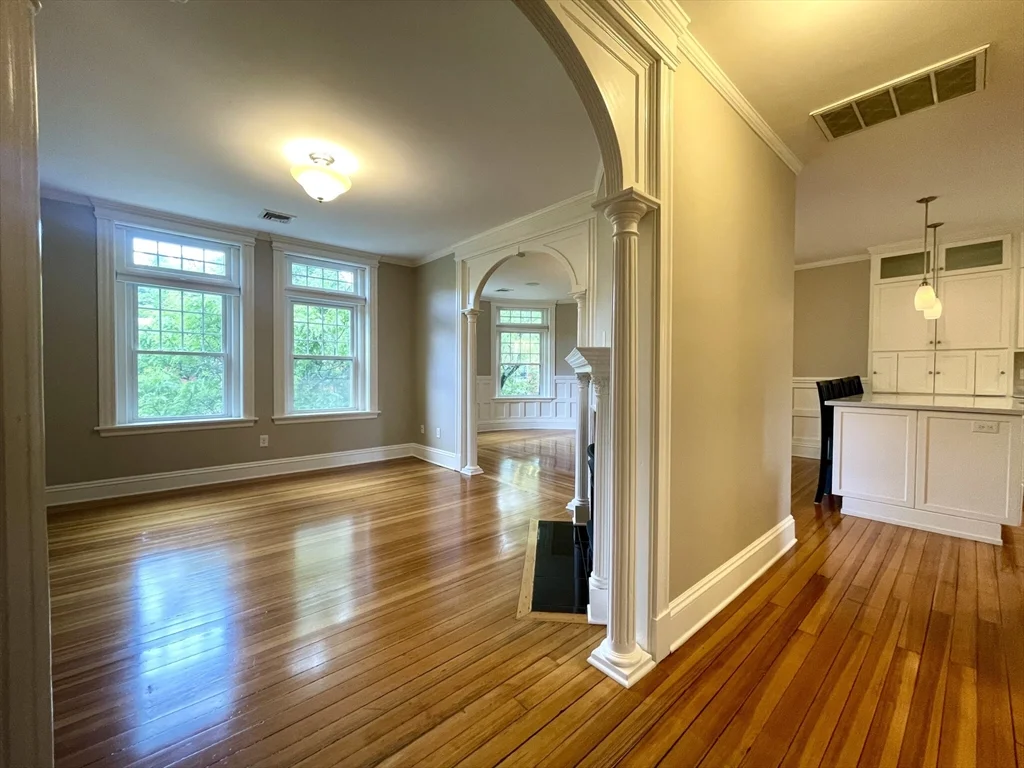 3 bed, 2 bath apartment for rent at 5 Strathmore Rd Unit 3, Brookline — photo 7 of 17