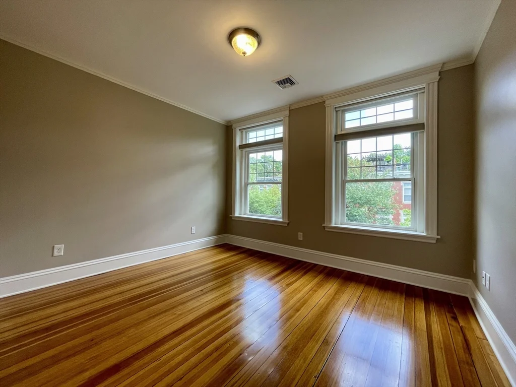 3 bed, 2 bath apartment for rent at 5 Strathmore Rd Unit 3, Brookline — photo 4 of 17