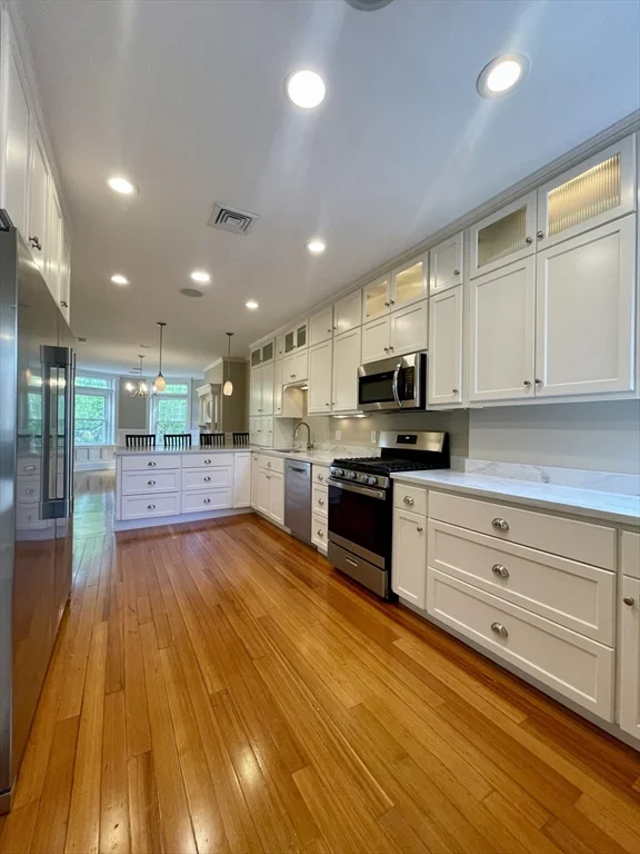 3 bed, 2 bath apartment for rent at 5 Strathmore Rd Unit 3, Brookline — photo 2 of 17
