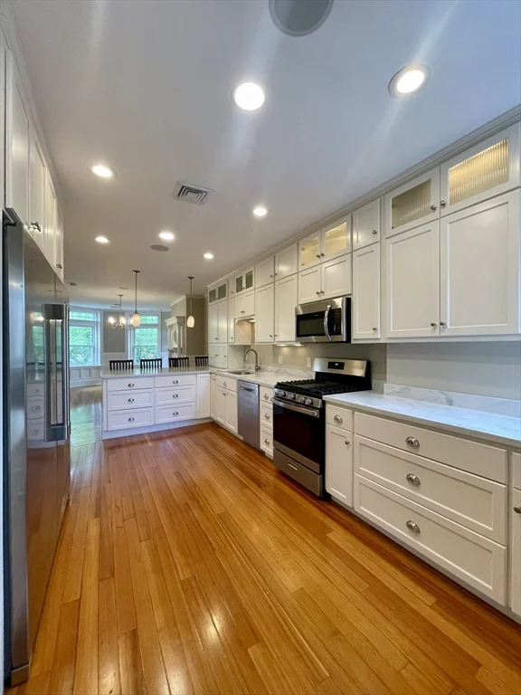3 bed, 2 bath apartment for rent at 5 Strathmore Rd Unit 3, Brookline — photo 9 of 17