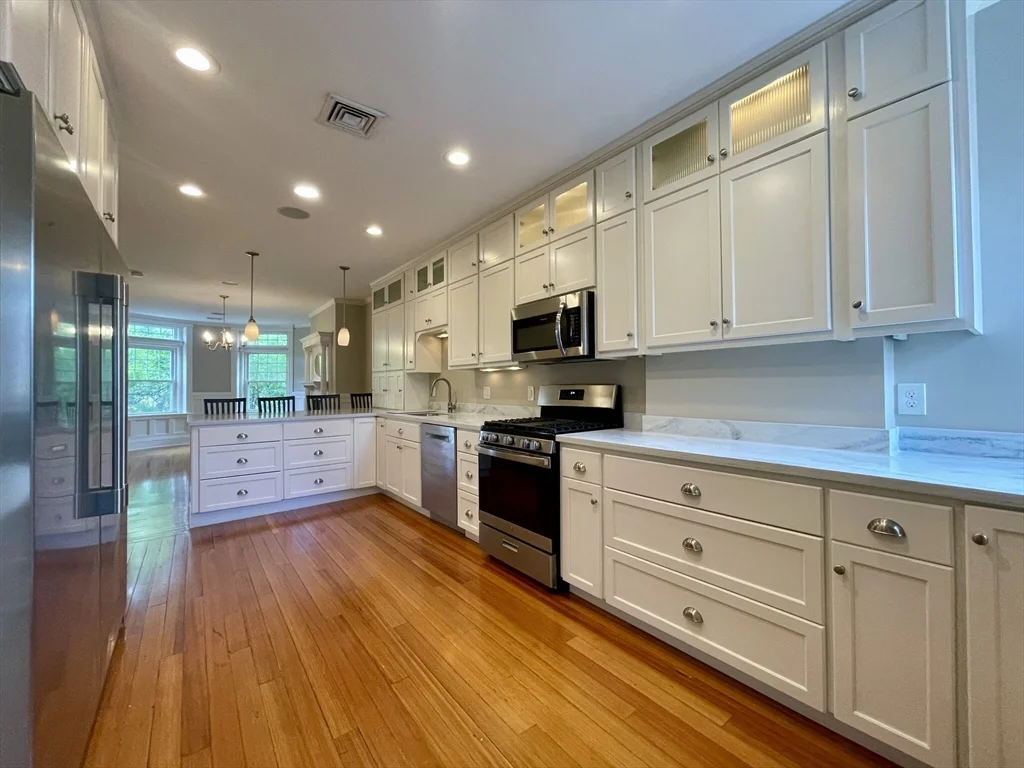 3 bed, 2 bath apartment for rent at 5 Strathmore Rd Unit 3, Brookline — photo 10 of 17