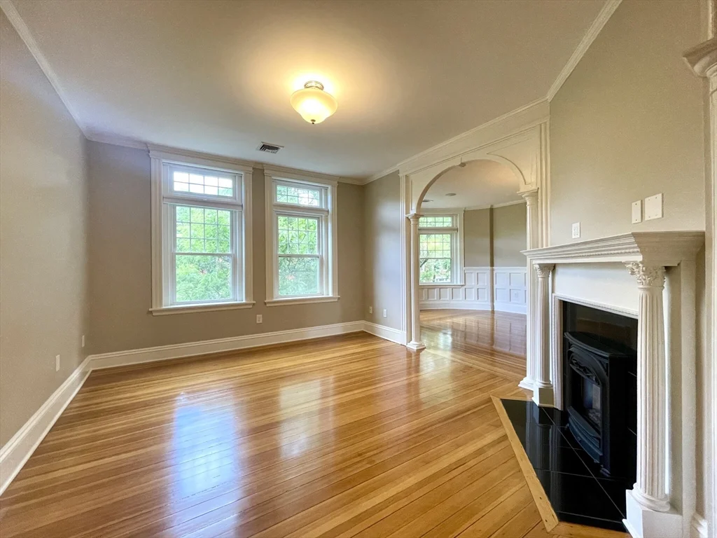 3 bed, 2 bath apartment for rent at 5 Strathmore Rd Unit 3, Brookline — photo 3 of 17