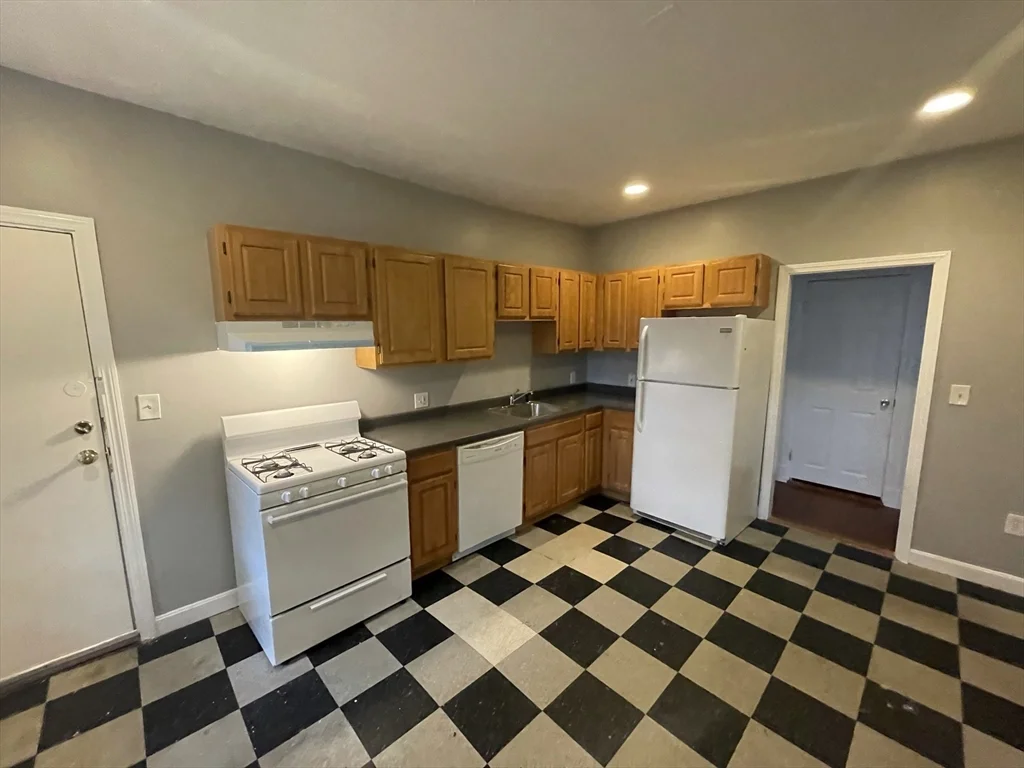 2 bed, 1 bath apartment for rent at 5 Sunset St Unit 1, Coolidge Corner — photo 2 of 7