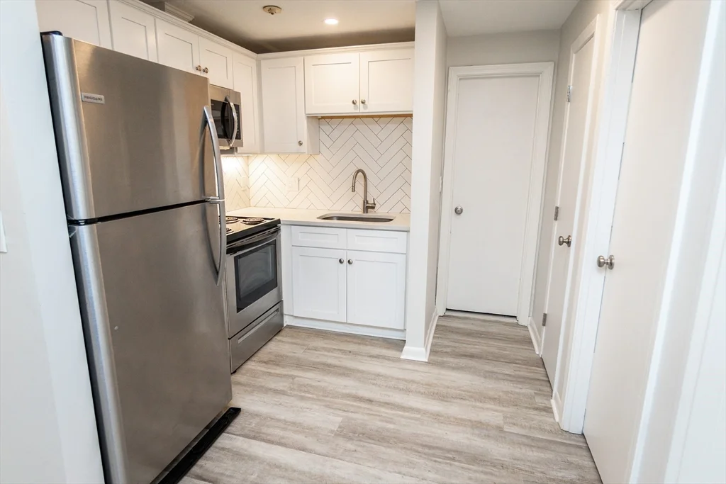 1 bed, 1 bath apartment for rent at 5 Tara Dr Unit 6, Weymouth — photo 6 of 24