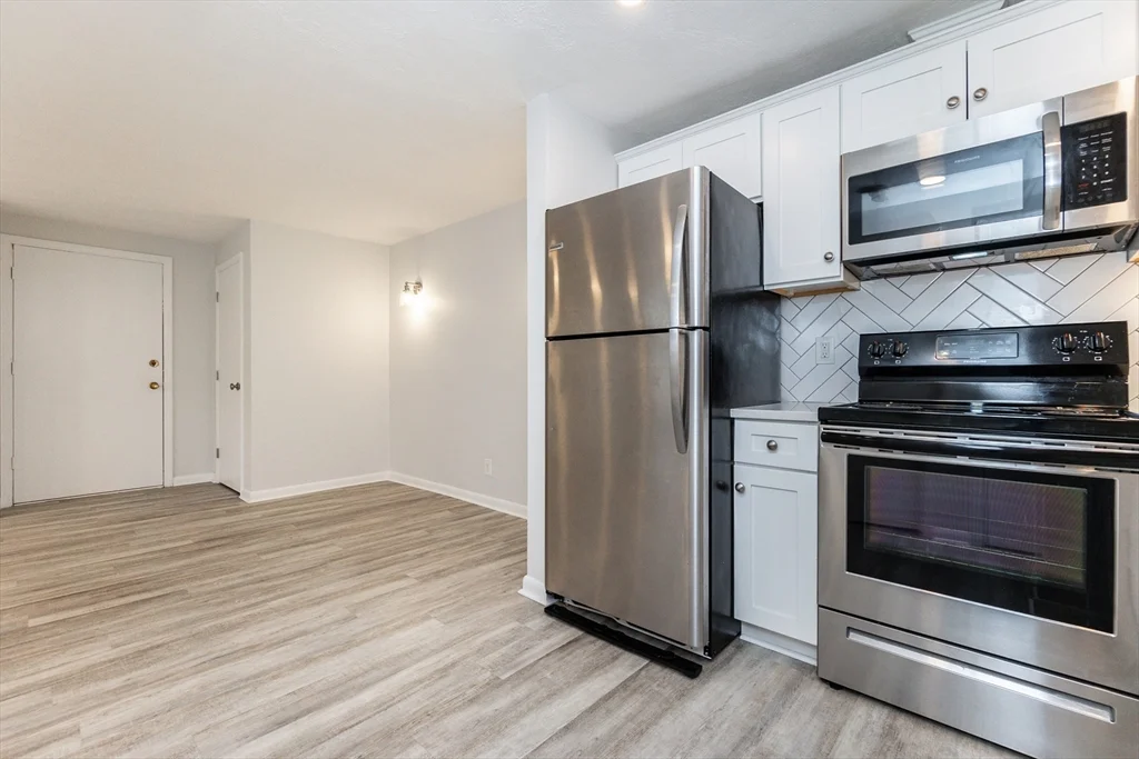 1 bed, 1 bath apartment for rent at 5 Tara Dr Unit 6, Weymouth