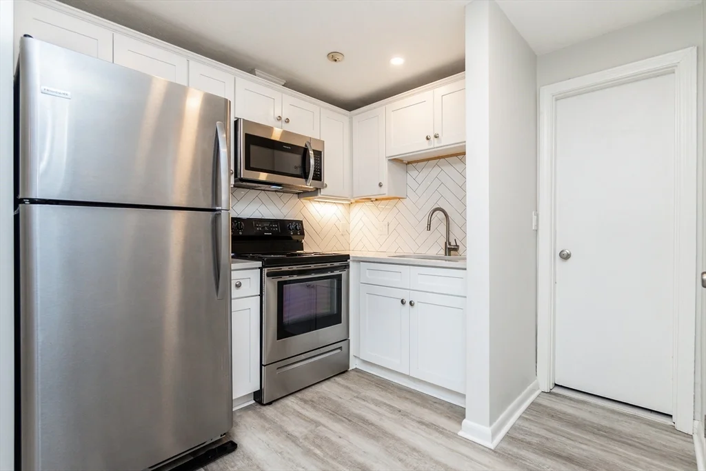 1 bed, 1 bath apartment for rent at 5 Tara Dr Unit 6, Weymouth — photo 2 of 24