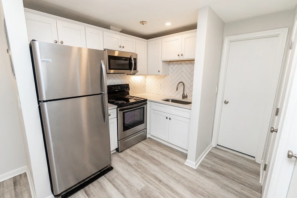 1 bed, 1 bath apartment for rent at 5 Tara Dr Unit 6, Weymouth — photo 3 of 24