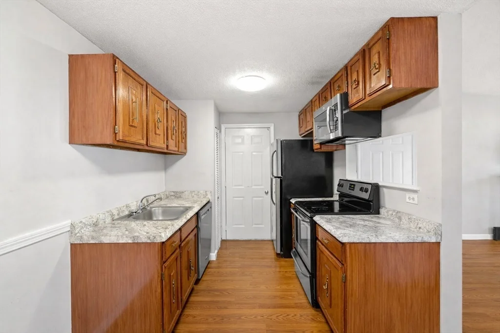 2 bed, 1 bath apartment for rent at 5 Thoreau Ct Unit 21, Natick — photo 3 of 25