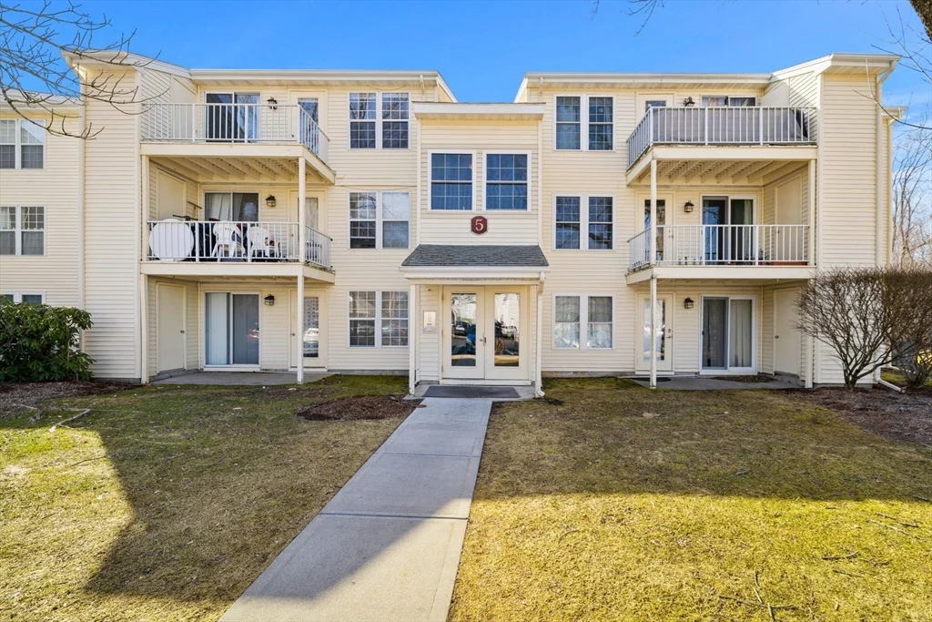 2 bed, 1 bath apartment for rent at 5 Thoreau Ct Unit 21, Natick — photo 19 of 25