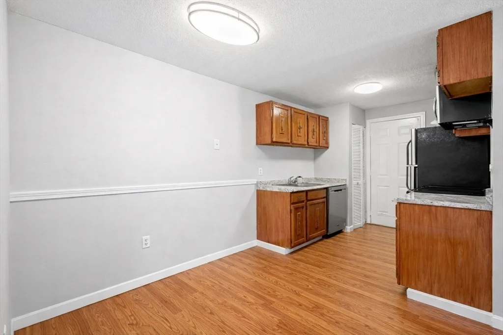 2 bed, 1 bath apartment for rent at 5 Thoreau Ct Unit 21, Natick — photo 6 of 25
