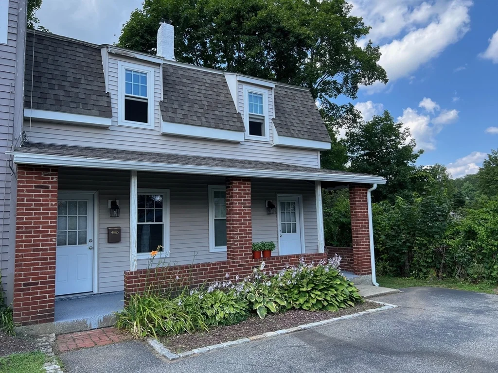 3 bed, 1 bath apartment for rent at 5 Tibbetts St Unit R, Natick — photo 1 of 11
