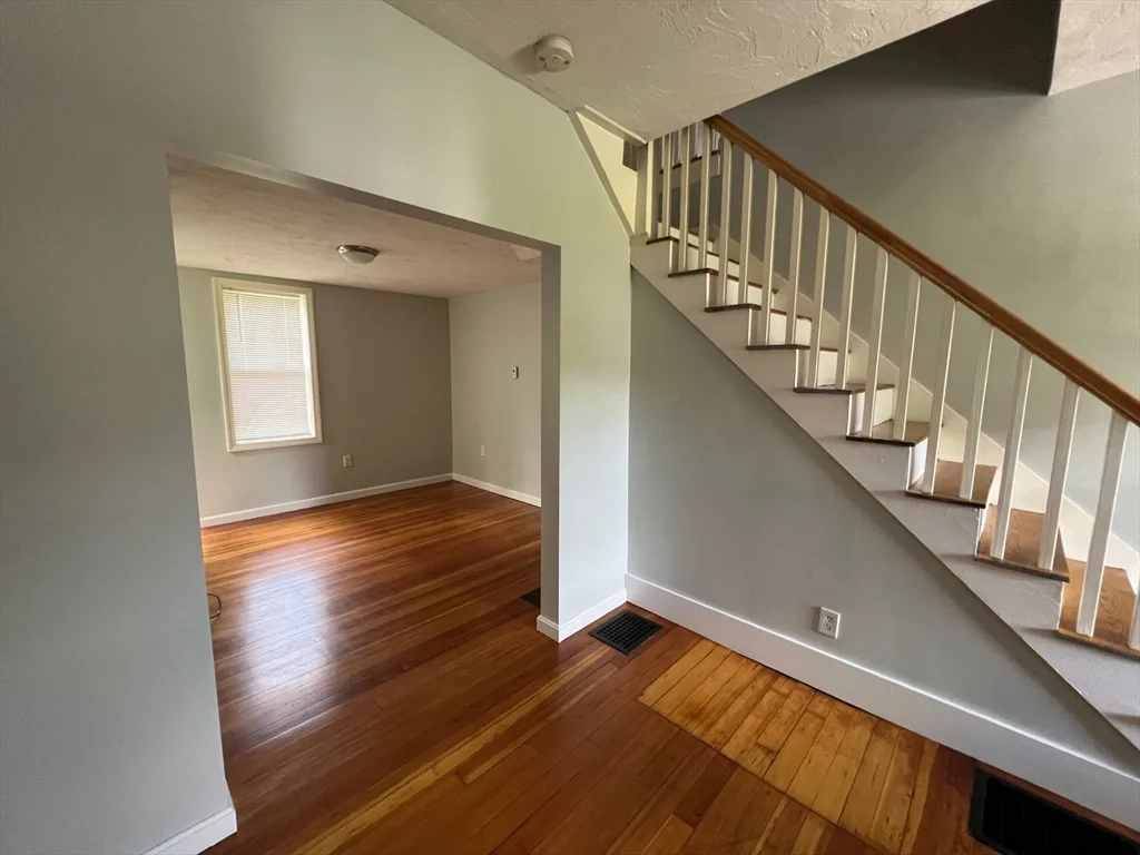 3 bed, 1 bath apartment for rent at 5 Tibbetts St Unit R, Natick — photo 9 of 11