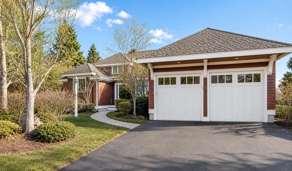 3 bed, 3 bath apartment for rent at 5 Tillinghast Dr Unit 5, Hingham