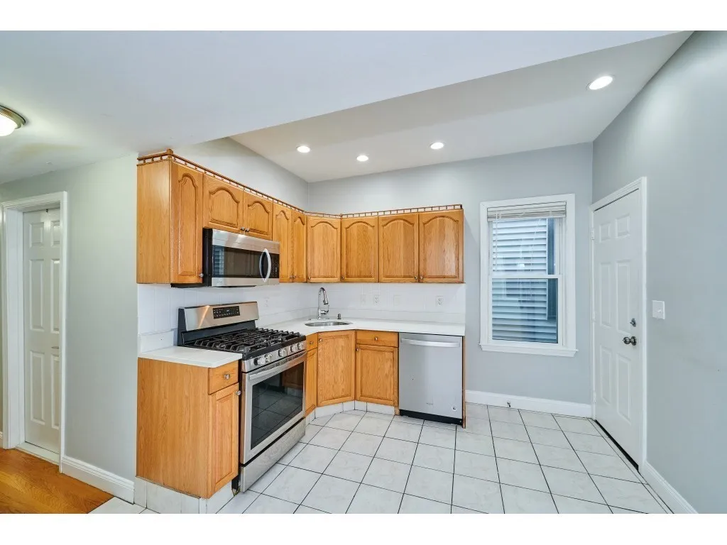 3 bed, 1 bath apartment for rent at 5 Transit St Unit 2, South Boston — photo 2 of 14