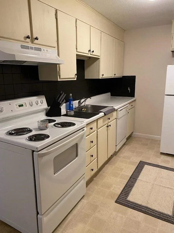 1 bed, 1 bath apartment for rent at 5 Turnpike Rd Unit 127, Townsend — photo 2 of 17