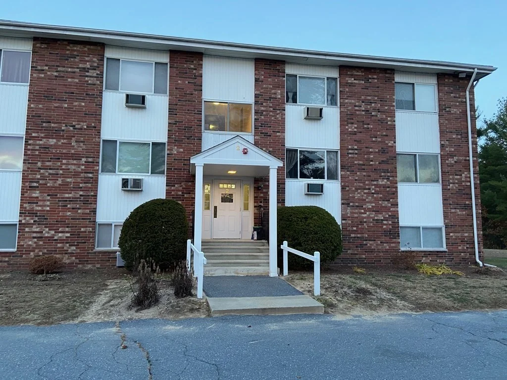 1 bed, 1 bath apartment for rent at 5 Turnpike Rd Unit 215, Townsend — photo 2 of 20