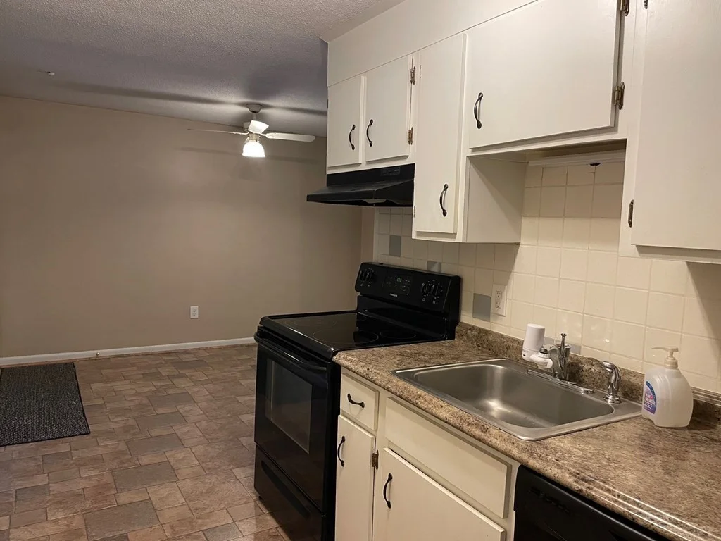 1 bed, 1 bath apartment for rent at 5 Turnpike Rd Unit 215, Townsend — photo 5 of 20