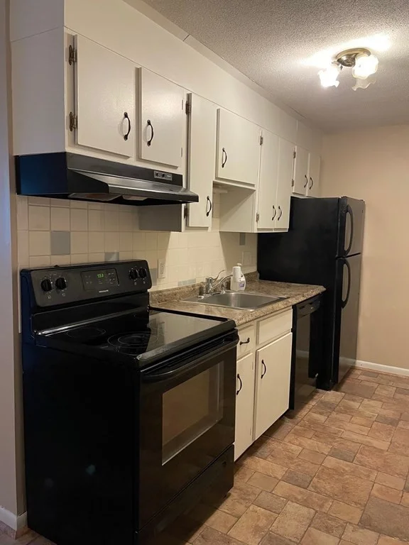 1 bed, 1 bath apartment for rent at 5 Turnpike Rd Unit 215, Townsend — photo 4 of 20
