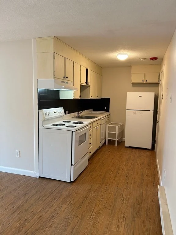 1 bed, 1 bath apartment for rent at 5 Turnpike Rd Unit 27, Townsend — photo 2 of 24