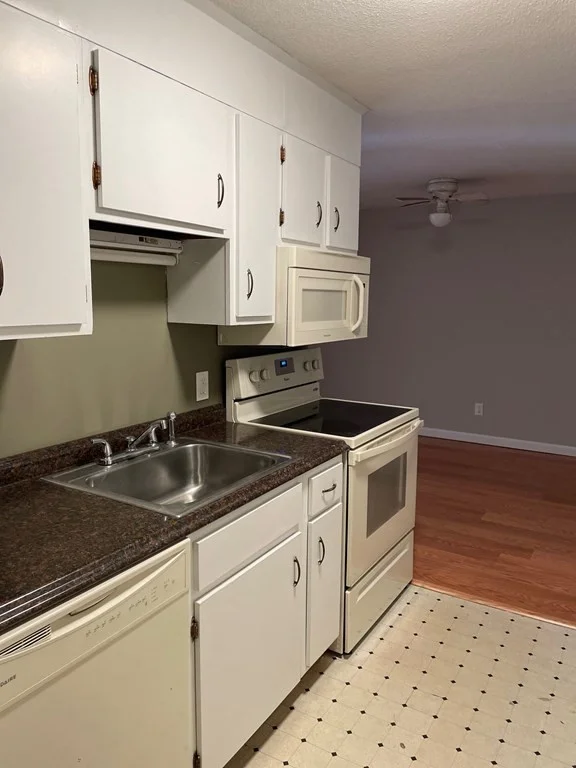 1 bed, 1 bath apartment for rent at 5 Turnpike Unit 224, Townsend — photo 2 of 19