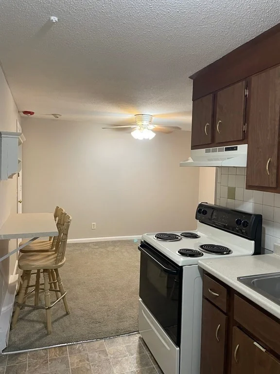 1 bed, 1 bath apartment for rent at 5 Turnpike Unit 32, Townsend — photo 3 of 19