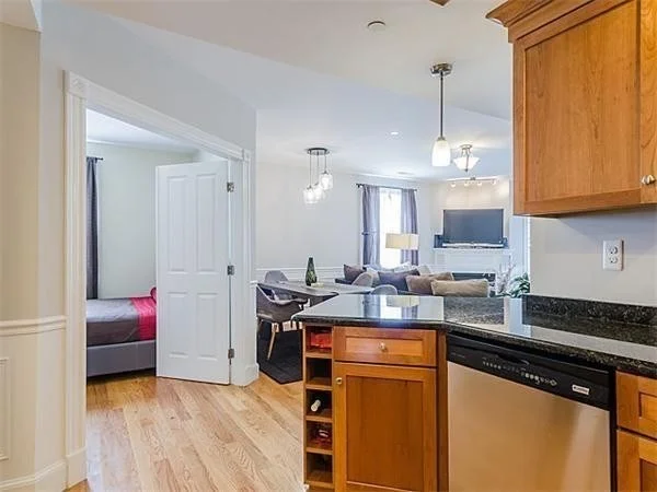 2 bed, 2 bath apartment for rent at 5 Vinal Ave Unit 2, Union Square — photo 9 of 16